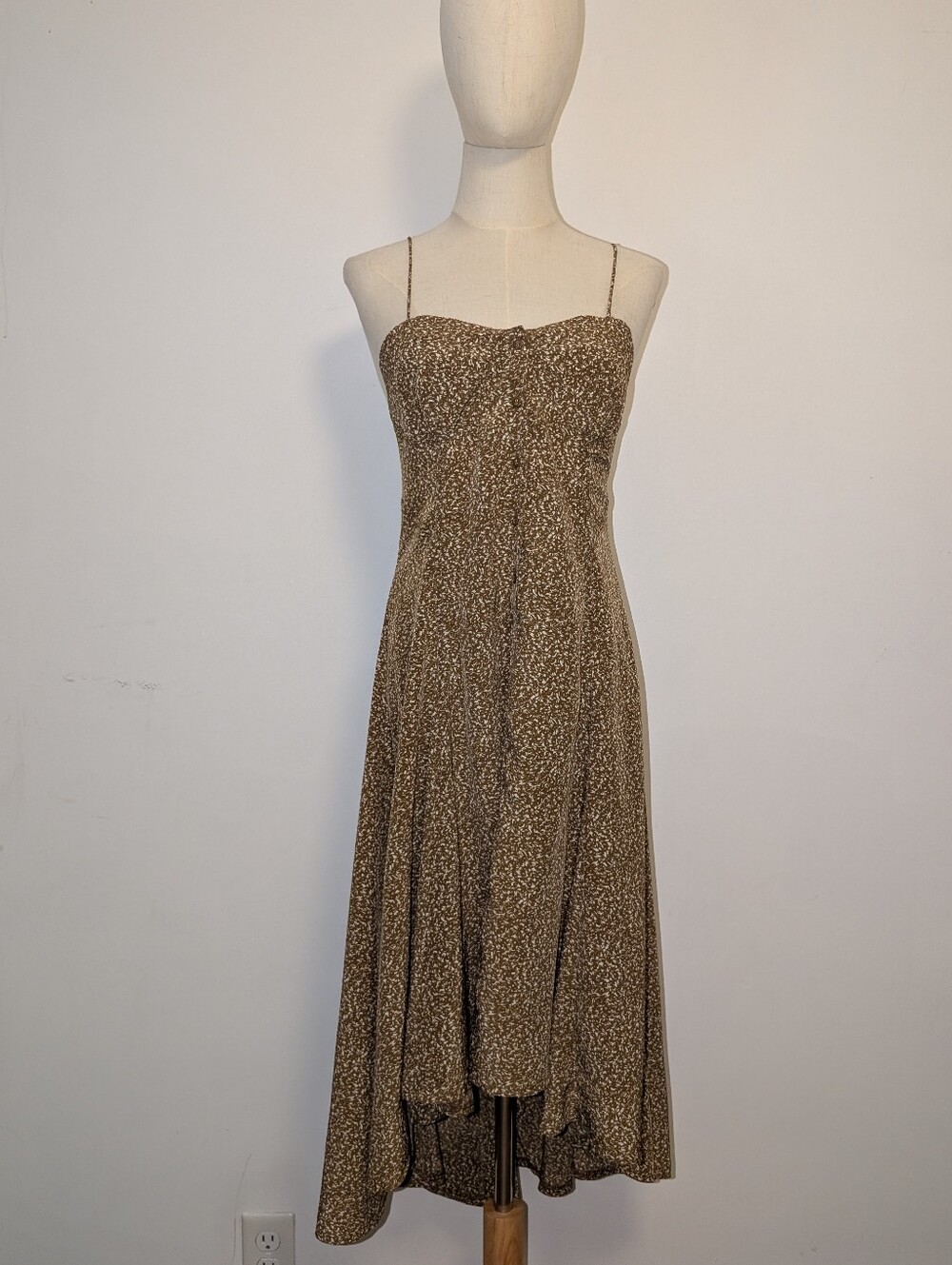 Beautiful tan/beige patterned midi dress